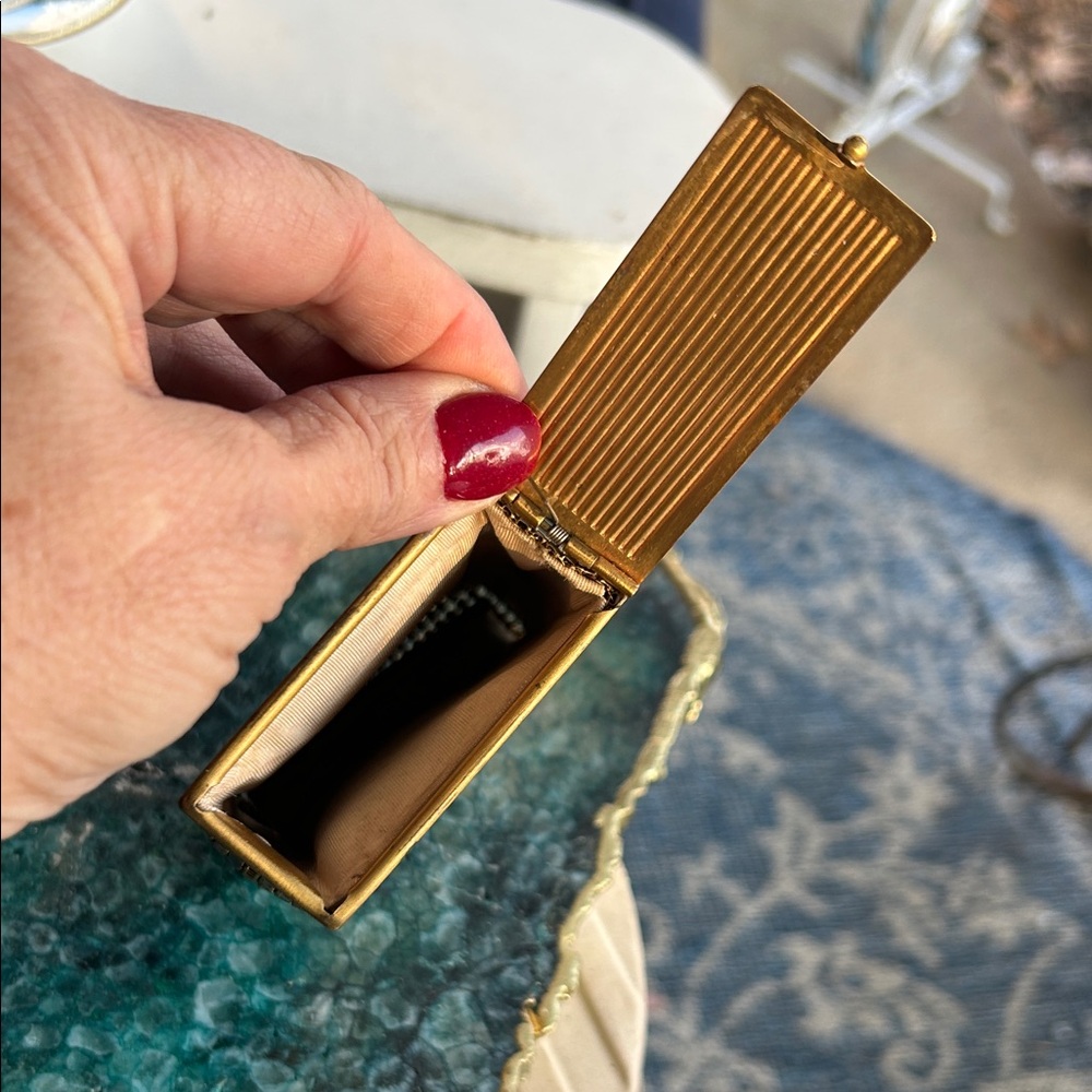 Vintage Gold Metal Mesh Hardshell Cigarette Case - Picture 7 of 12